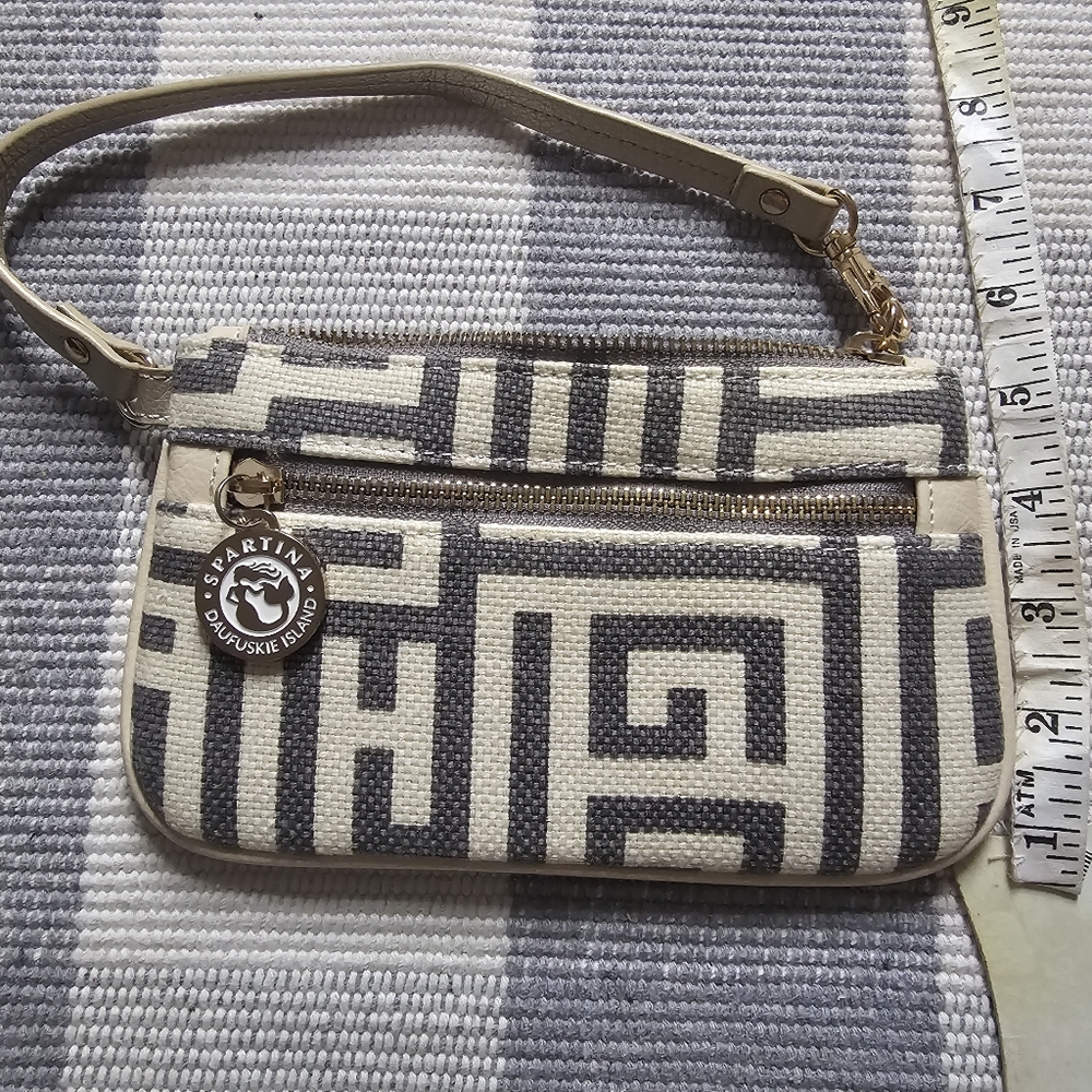 Spartina 449 Geometric Pattern Wristlet in Gray and Cream